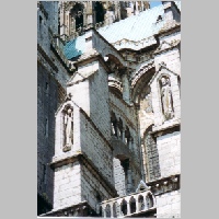 Chartres, 18, Langhaus Strebewerk von SO, Foto Heinz Theuerkauf, large.jpg